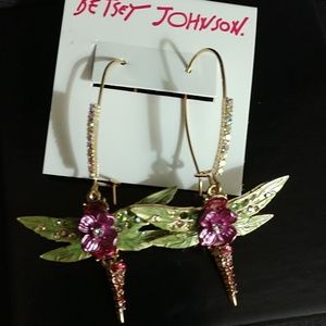 BEAUTIFUL BETSEY JOHNSON DRAGONFLY GEMST EARRINGS!